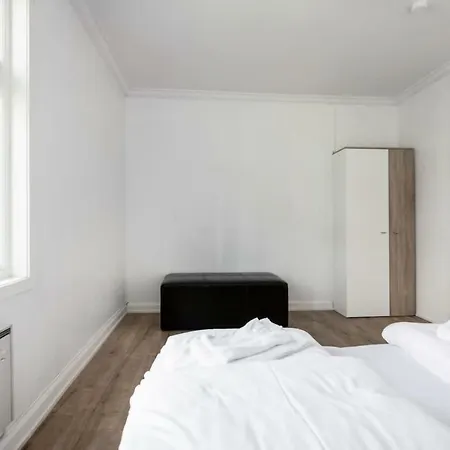公寓 Posh Area, Amazing Panorama View + Balcony,parking 3br