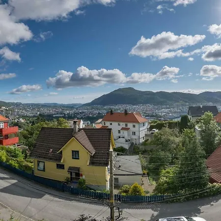 Apartmán Posh Area, Amazing Panorama View + Balcony,parking 3br *